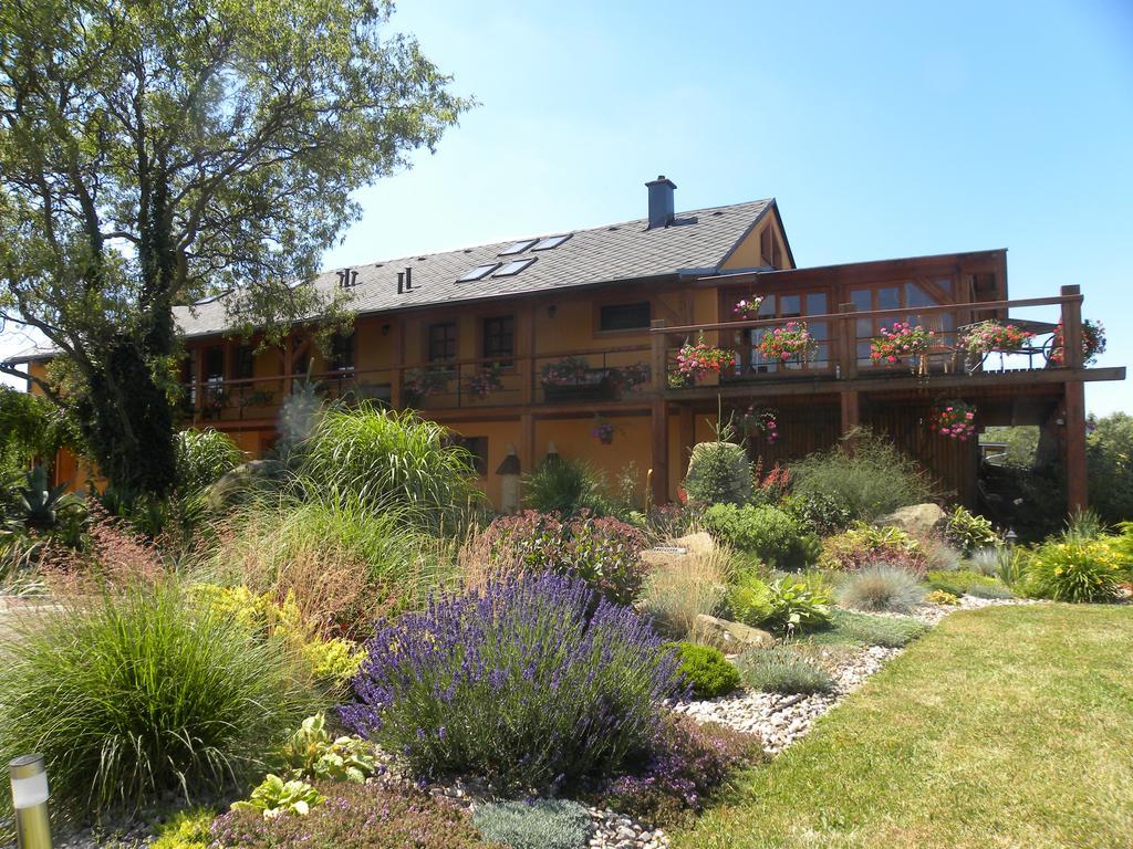 Villa Farma Wenet à Broumov Extérieur photo
