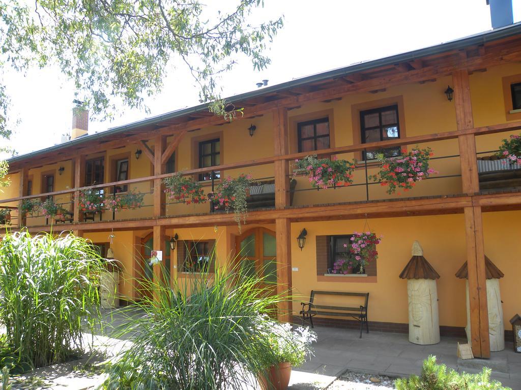 Villa Farma Wenet à Broumov Extérieur photo